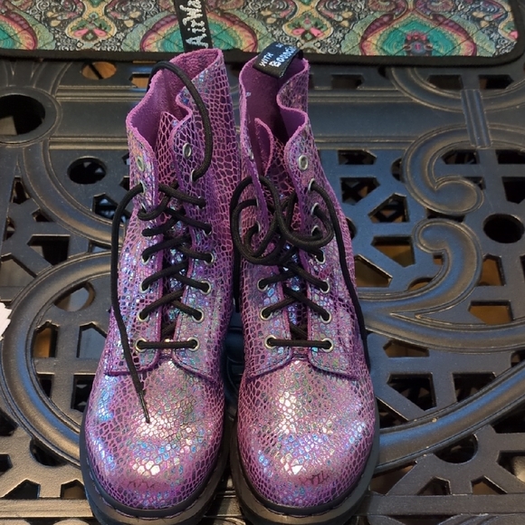 Dr. Martens Shoes - Doc Martens Adult Size 9 Pink/Iridescent